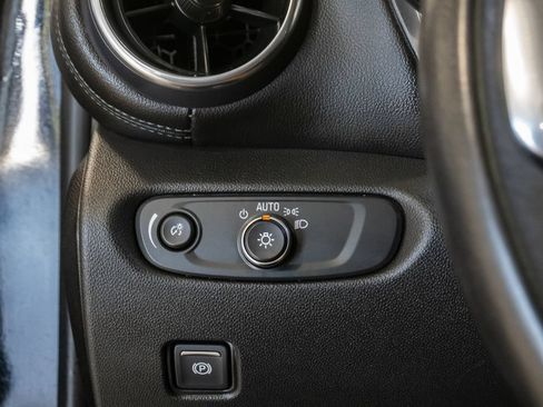 Used 2019 Chevrolet Blazer LT FWD image 14