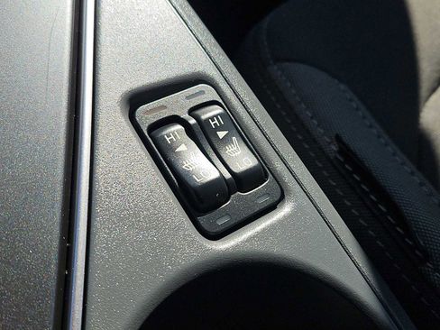 Used 2025 Subaru Crosstrek 2.0i Premium image 19