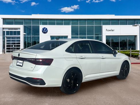 Used 2025 Volkswagen Jetta SE FWD image 5