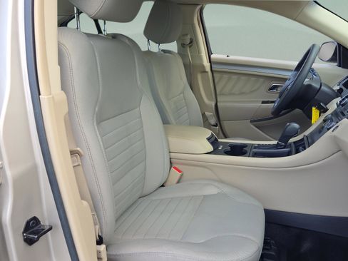 Used 2018 Ford Taurus SE FWD image 15