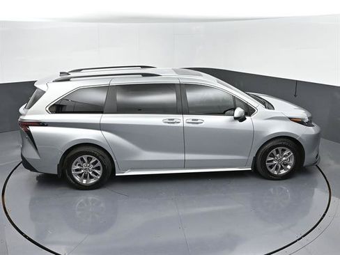 Used 2025 Toyota Sienna XLE FWD image 45
