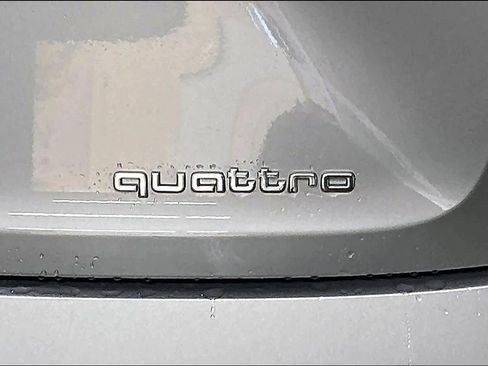 Used 2022 Audi e-tron Premium image 11