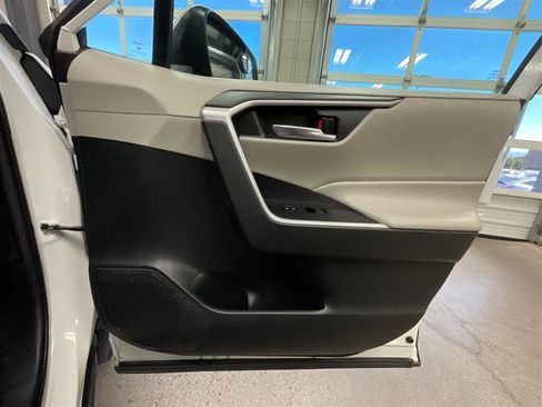 Used 2021 Toyota RAV4 XLE w/ Convenience Package image 24
