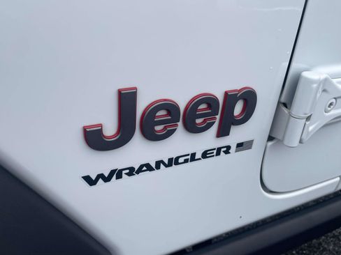 Used 2026 Jeep Wrangler Unlimited Rubicon AWD/4WD image 11
