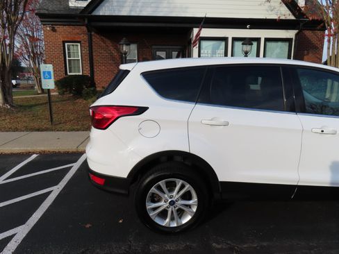 Used 2019 Ford Escape SE image 7