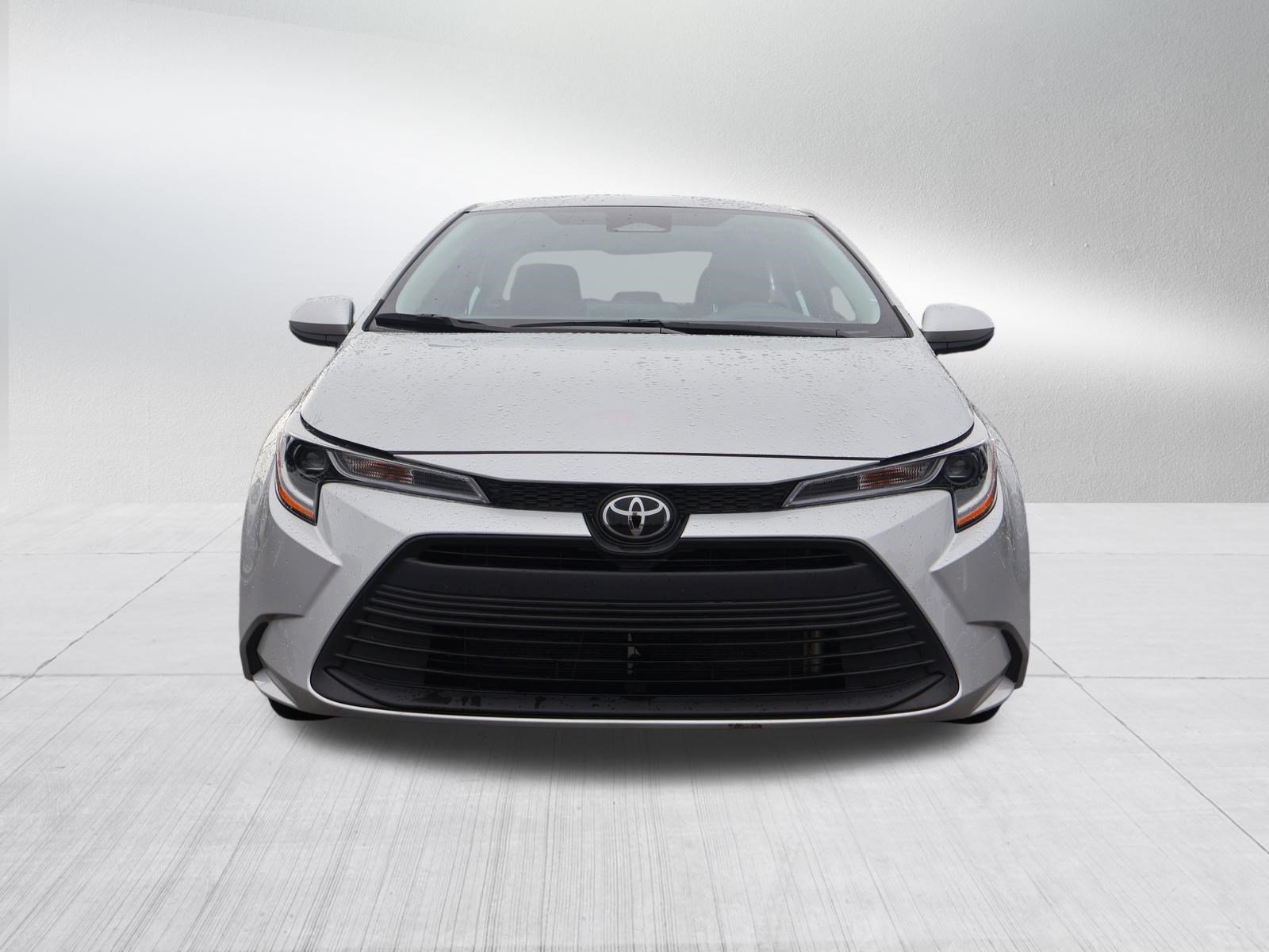 Used 2025 Toyota Corolla LE FWD image 2