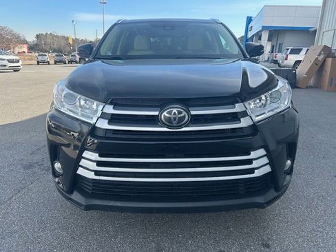 Used 2019 Toyota Highlander XLE image 2