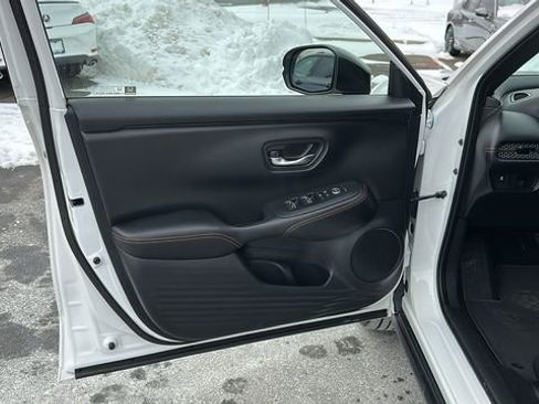 Used 2025 Honda HR-V Sport image 8