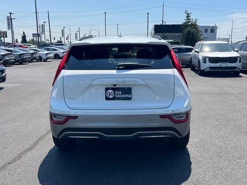 Used 2023 Kia Niro Wave w/ Wave Preserve Package FWD image 5