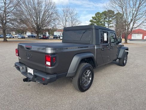 Used 2025 Jeep Gladiator Sport image 5
