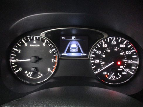 Used 2019 Nissan Pathfinder S image 17