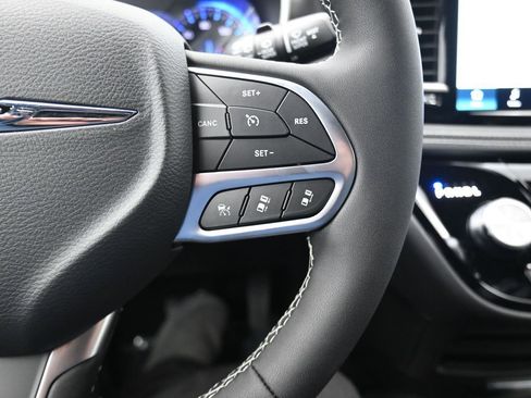 New 2026 Chrysler Pacifica Select image 23