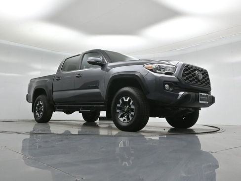 Used 2020 Toyota Tacoma TRD Off-Road w/ Technology Package image 44