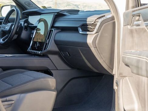 Used 2025 GMC Acadia Elevation image 21