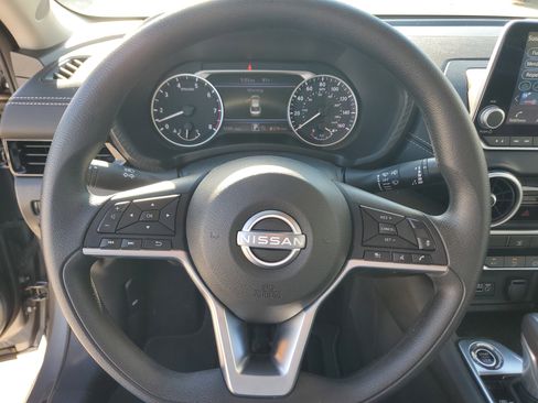 Used 2025 Nissan Sentra SV image 18