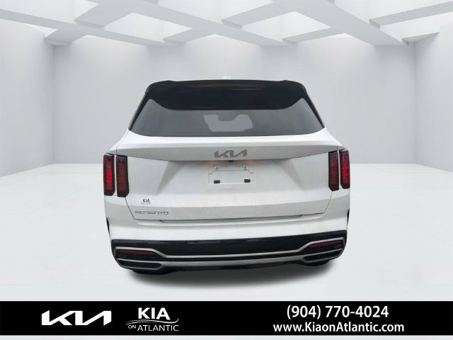 Used 2023 Kia Sorento EX w/ Panoramic Sunroof Package FWD image 4