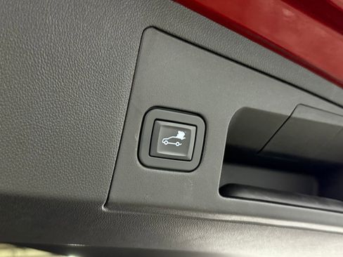 Used 2018 Cadillac XT5 Luxury w/ Driver Awareness Package image 40