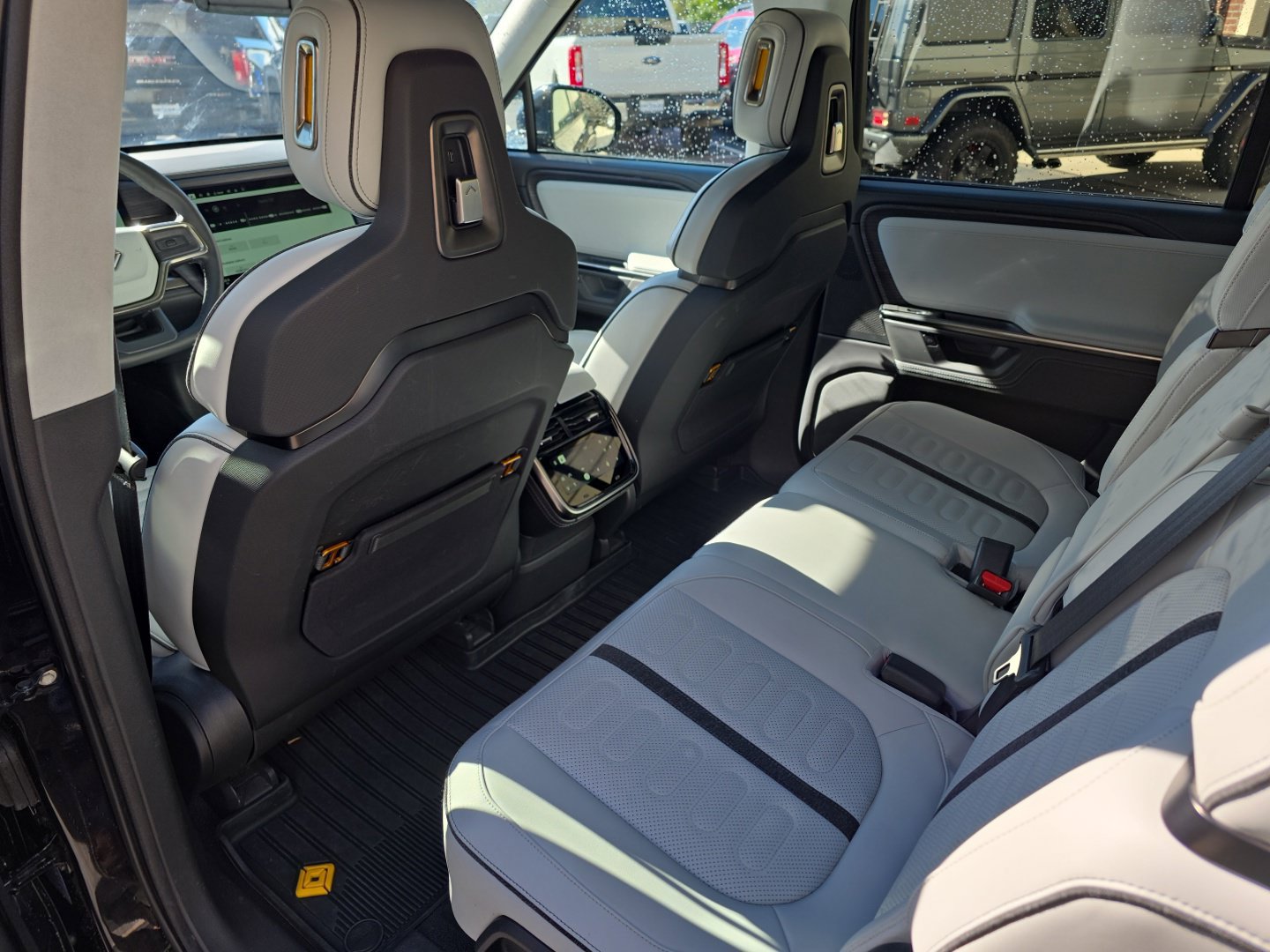 Used 2025 Rivian R1S Adventure Dual AWD/4WD image 18