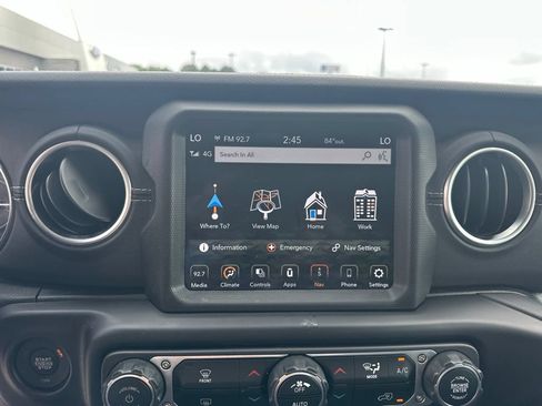 Used 2022 Jeep Wrangler Unlimited Sahara AWD/4WD image 18