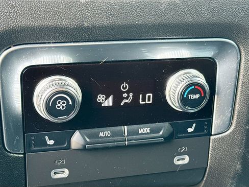 Used 2024 GMC Yukon Denali RWD image 21