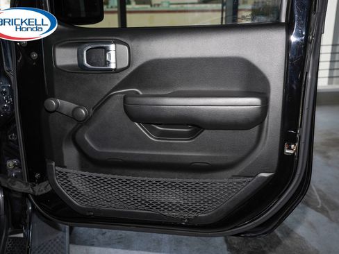 Used 2019 Jeep Wrangler Sport AWD/4WD image 13