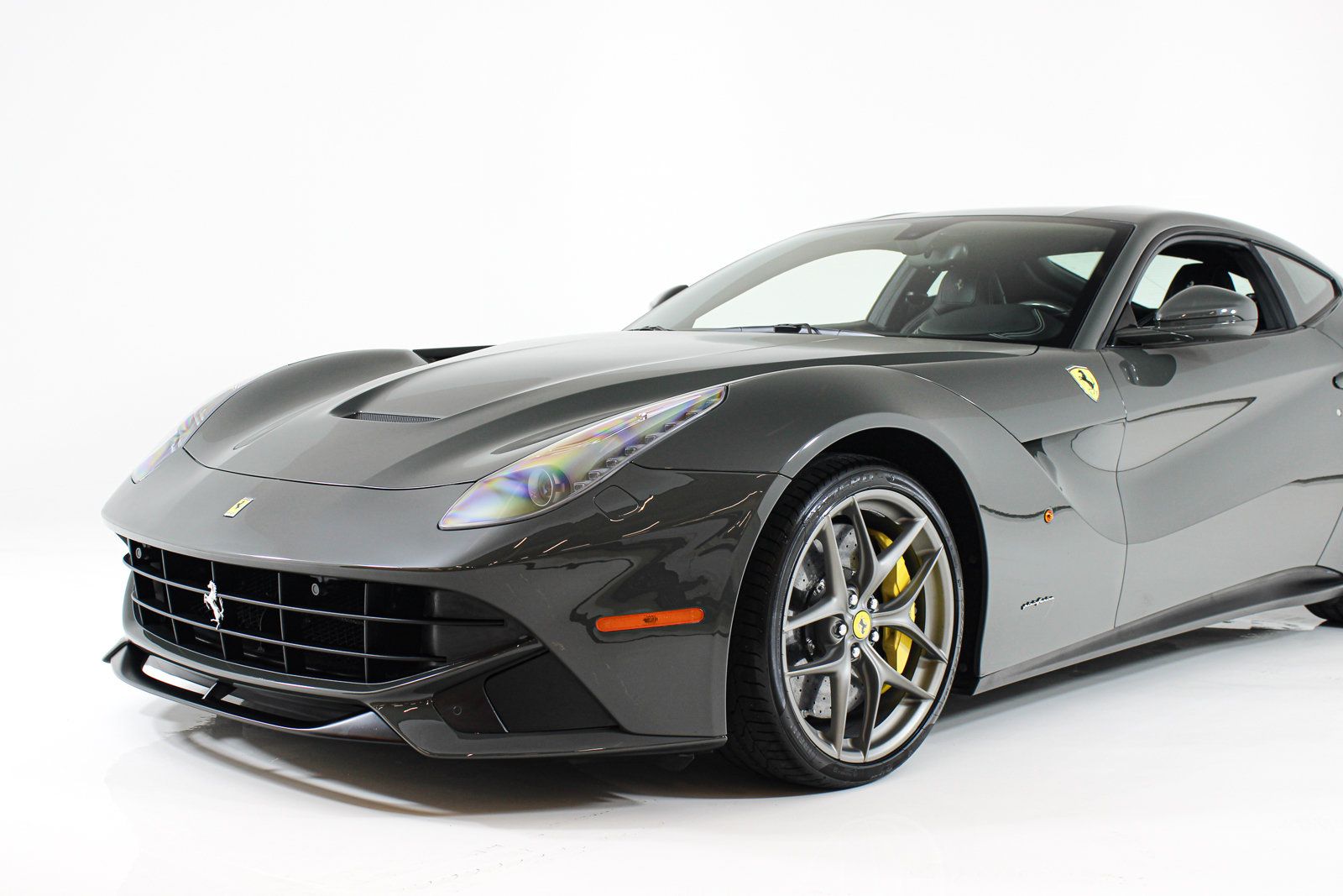 Used 2015 Ferrari F12 Berlinetta RWD image 3