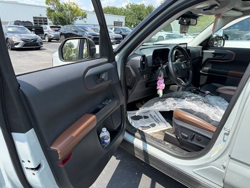 Used 2021 Ford Bronco Sport Outer Banks w/ Outer Banks Package AWD/4WD image 3