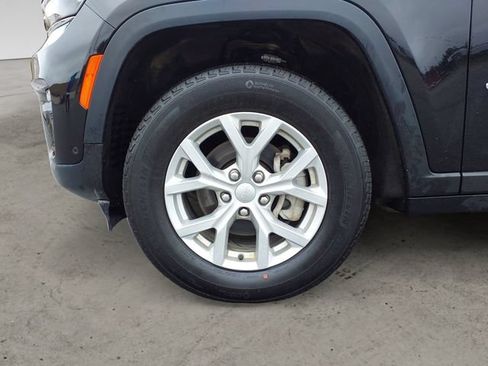 Used 2023 Jeep Grand Cherokee Limited w/ Luxury Tech Group II AWD/4WD image 9