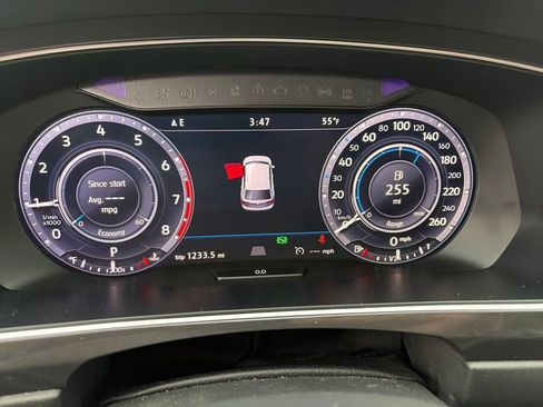 Used 2018 Volkswagen Tiguan SEL Premium image 17