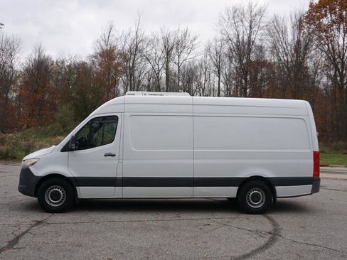 Used 2019 Freightliner Sprinter 170 RWD image 2