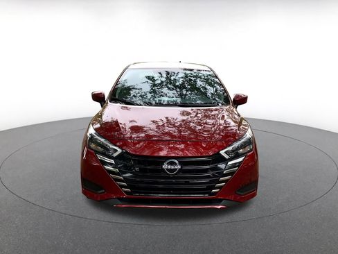 Used 2025 Nissan Versa SV image 2