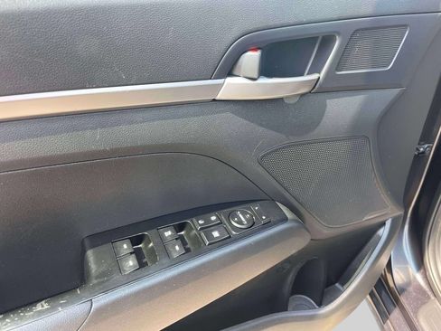 Used 2020 Hyundai Elantra SE w/ Cargo Package (C1) FWD image 17