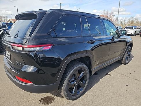 Used 2025 Jeep Grand Cherokee Limited w/ Black Appearance Package image 5