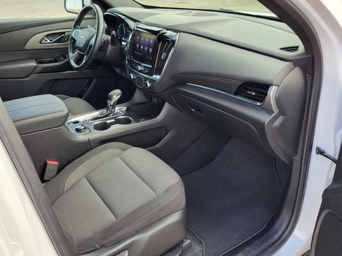 Used 2023 Chevrolet Traverse LT image 9