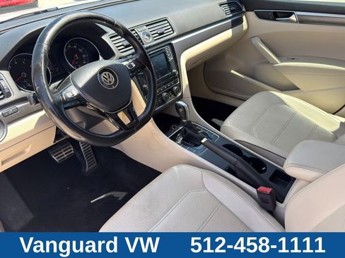 Used 2017 Volkswagen Passat 1.8T R-Line FWD image 11