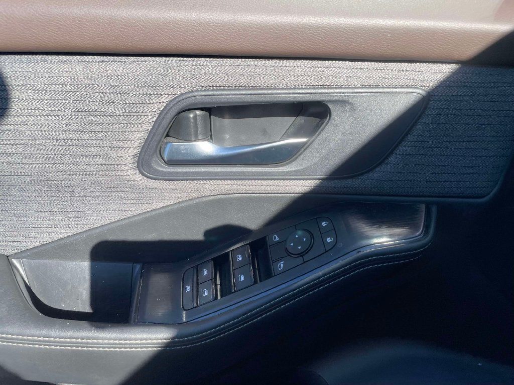 Used 2023 Nissan Rogue SV AWD/4WD image 19