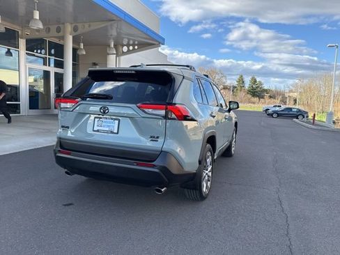 Used 2023 Toyota RAV4 XLE Premium image 8