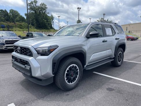 Certified 2025 Toyota 4Runner TRD Off-Road Premium w/ Tow Technology Package AWD/4WD image 12