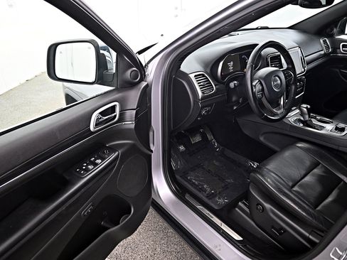 Used 2020 Jeep Grand Cherokee Limited w/ Luxury Group II image 3