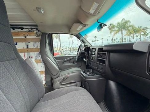 Used 2018 GMC Savana 2500 w/ Driver Convenience Package image 13