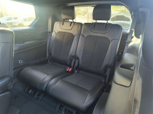 New 2025 Jeep Grand Cherokee L Laredo image 22