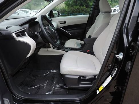 Used 2025 Toyota Corolla Cross L FWD image 19