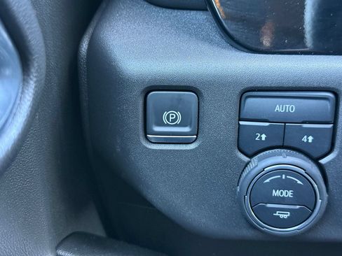 Certified 2025 Chevrolet Silverado 1500 LT AWD/4WD image 37