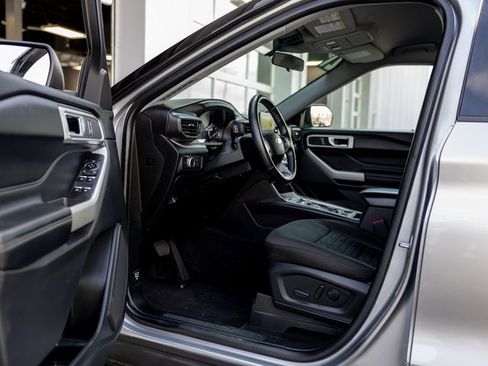 Used 2021 Ford Explorer XLT image 22