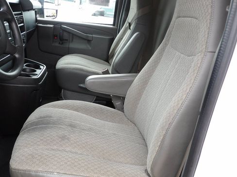 Used 2018 GMC Savana 3500 w/ Power Convenience Package RWD image 10