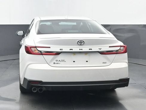 Used 2025 Toyota Camry SE FWD image 4