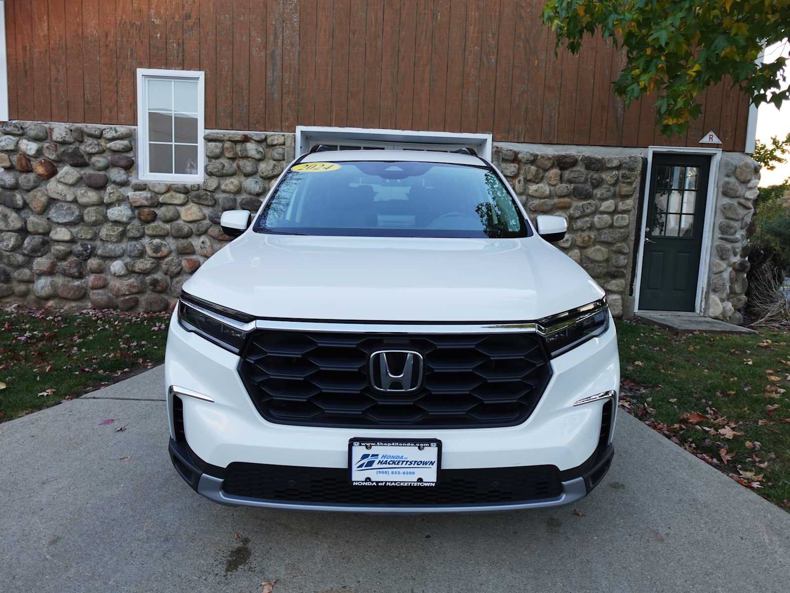 Used 2024 Honda Pilot EX-L image 2