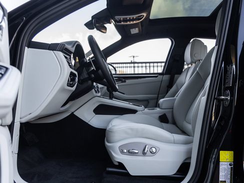 Certified 2026 Porsche Macan S AWD/4WD image 21