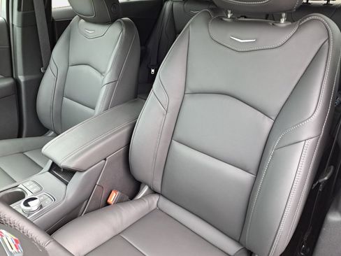 Used 2025 Cadillac XT4 Premium Luxury image 11