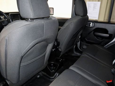 Used 2018 Jeep Wrangler Unlimited Sport S image 19